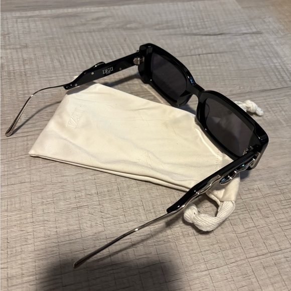 DEZI Black Sunglasses - Picture 3 of 3